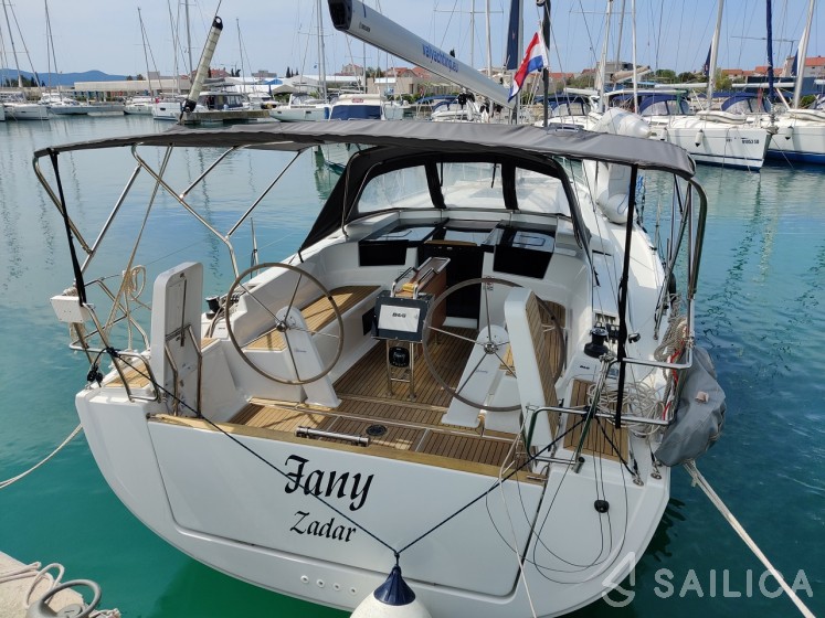 Hanse 388 - Yacht Charter Sailica