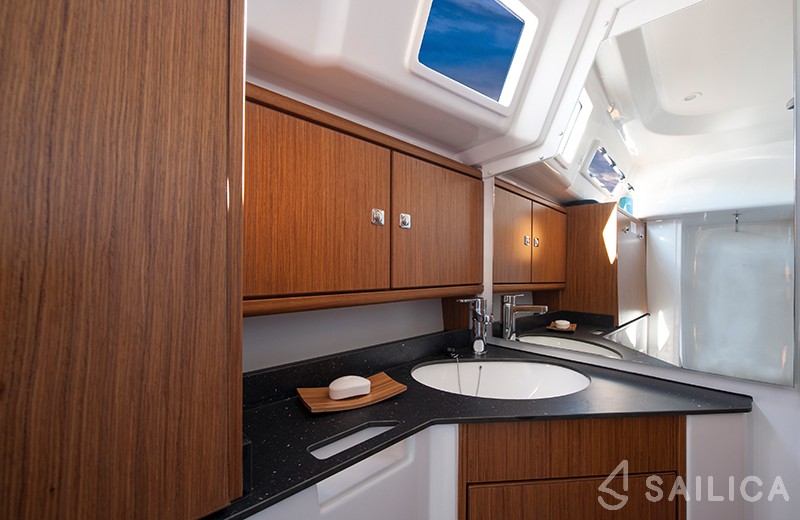 Bavaria 33 Cruiser - Yacht Charter Sailica