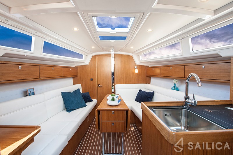 Bavaria 33 Cruiser - Yacht Charter Sailica
