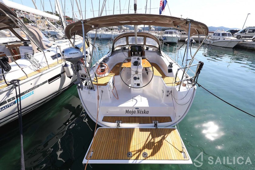 Bavaria 33 Cruiser - Yacht Charter Sailica
