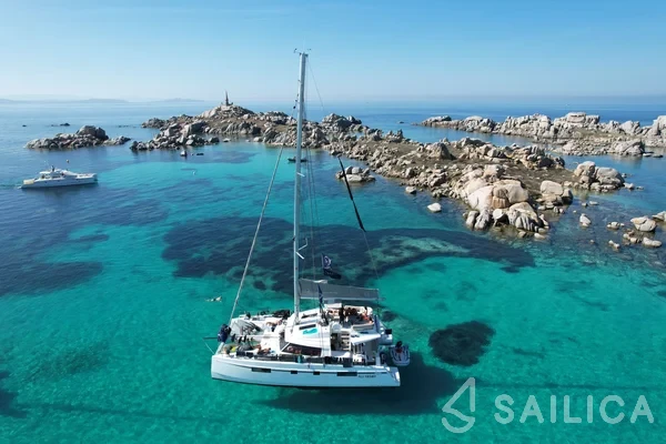 Nautitech 46 Fly - Yacht Charter Sailica