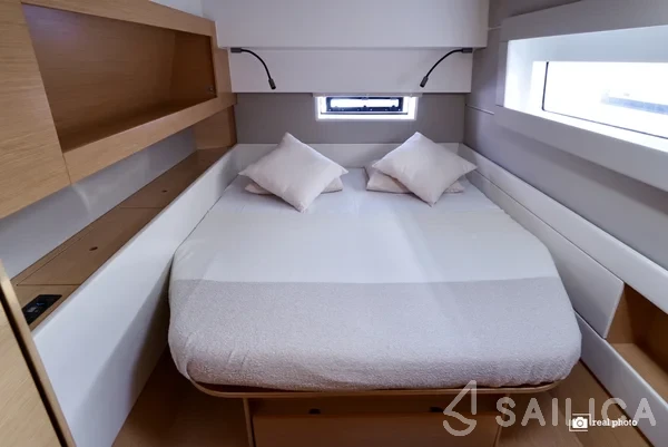 Nautitech 46 Fly - Yacht Charter Sailica
