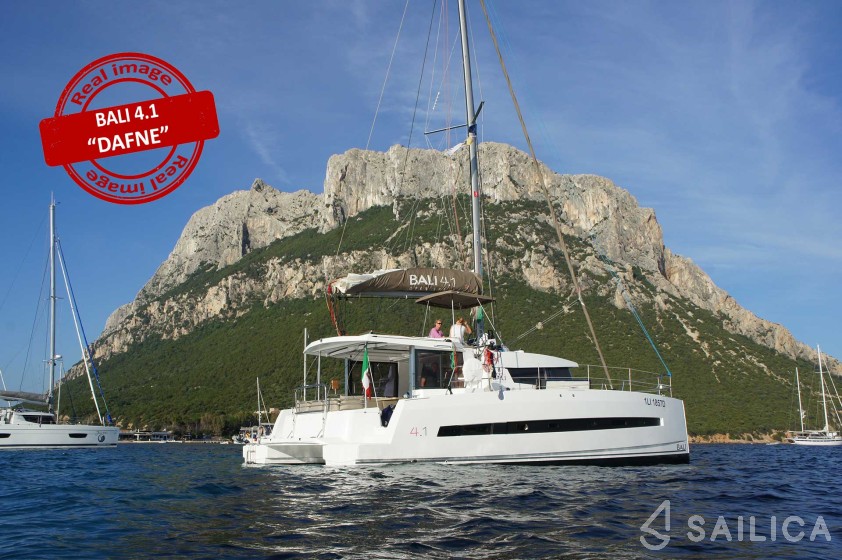 Bali 4.1 - Yacht Charter Sailica