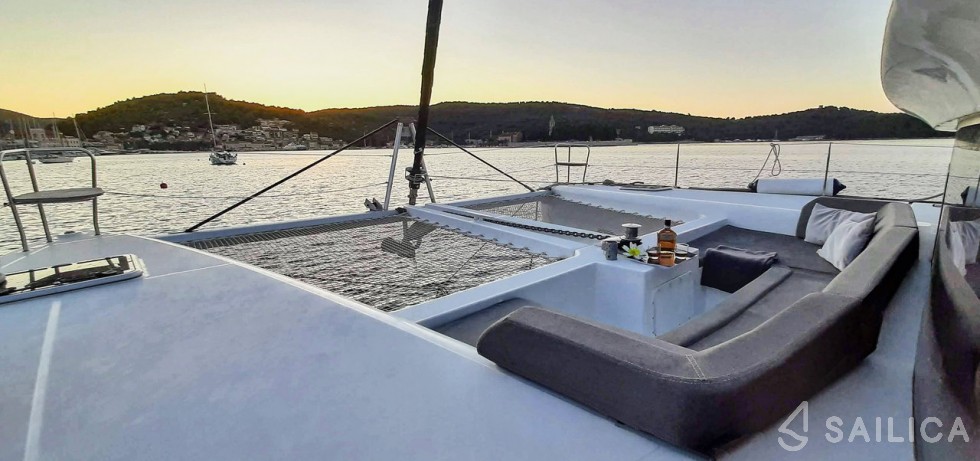 Lagoon 450  Flybridge - Yacht Charter Sailica