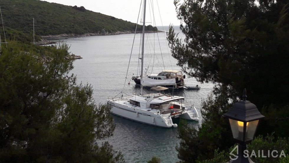 Lagoon 450  Flybridge - Yacht Charter Sailica