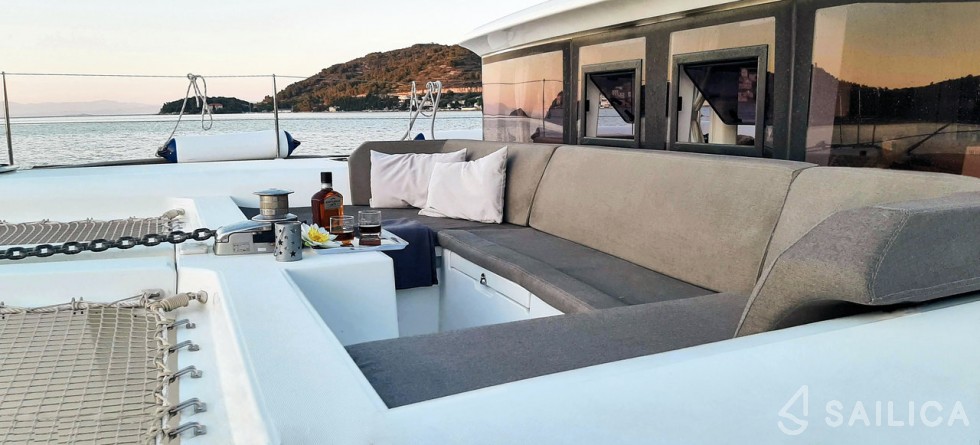 Lagoon 450  Flybridge - Yacht Charter Sailica