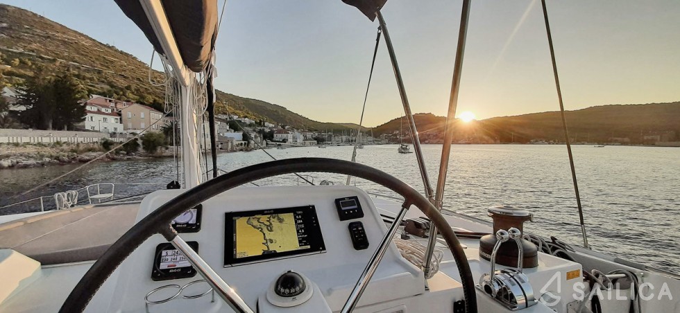Lagoon 450  Flybridge - Yacht Charter Sailica