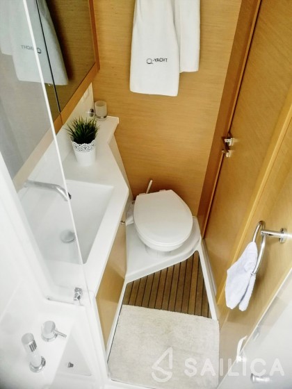 Lagoon 450  Flybridge - Yacht Charter Sailica