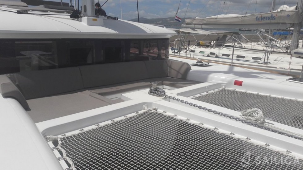 Lagoon 450  Flybridge - Yacht Charter Sailica