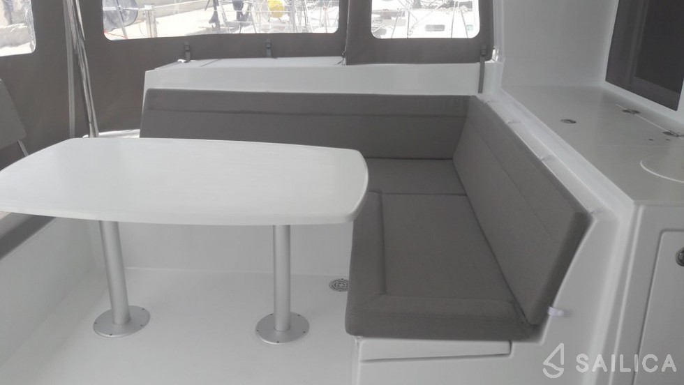 Lagoon 450  Flybridge - Yacht Charter Sailica
