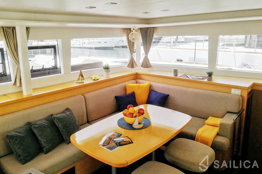 Lagoon 450  Flybridge - Yacht Charter Sailica