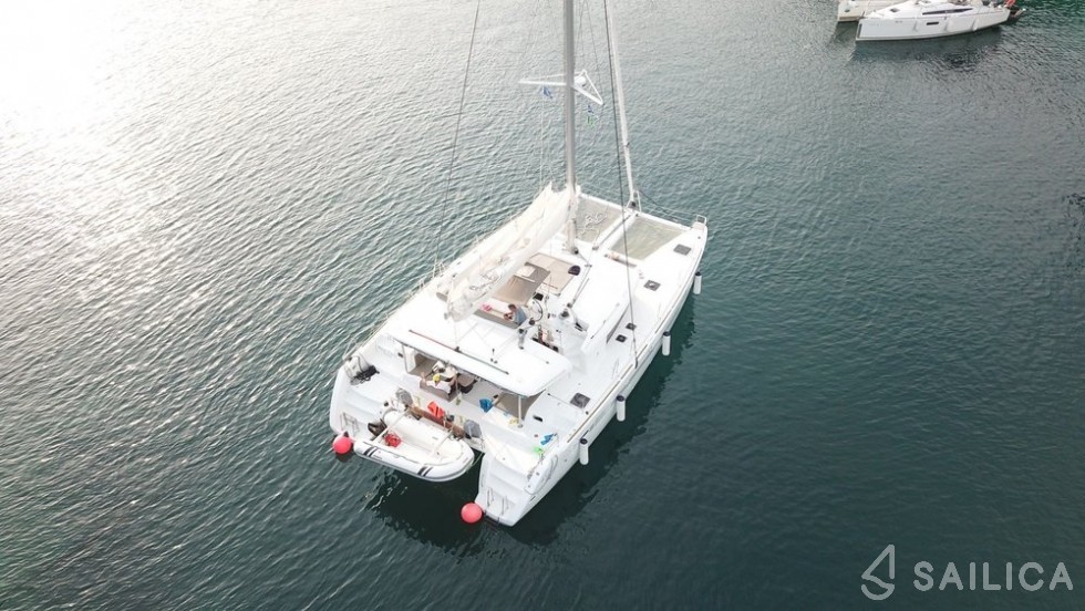 Lagoon 450  Flybridge - Yacht Charter Sailica