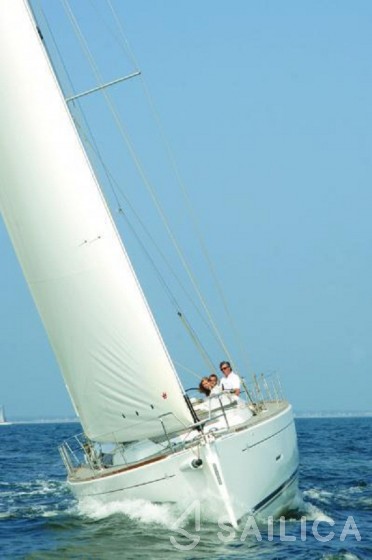 Dufour 450 GL - Yacht Charter Sailica