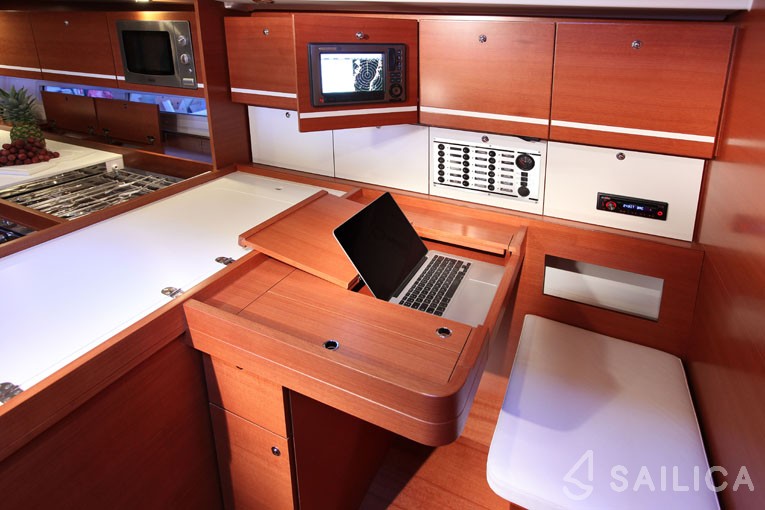 Dufour 450 GL - Yacht Charter Sailica