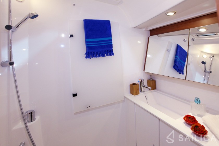 Dufour 450 GL - Yacht Charter Sailica