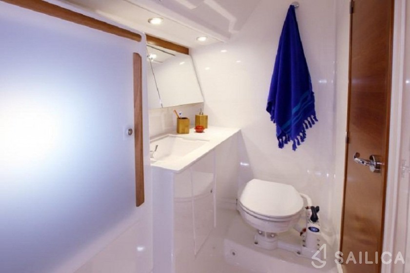 Dufour 450 GL - Yacht Charter Sailica