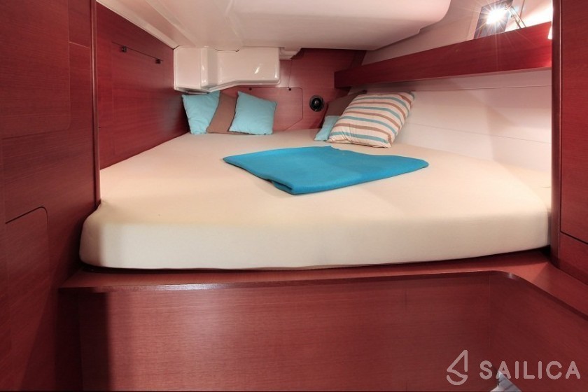 Dufour 450 GL - Yacht Charter Sailica