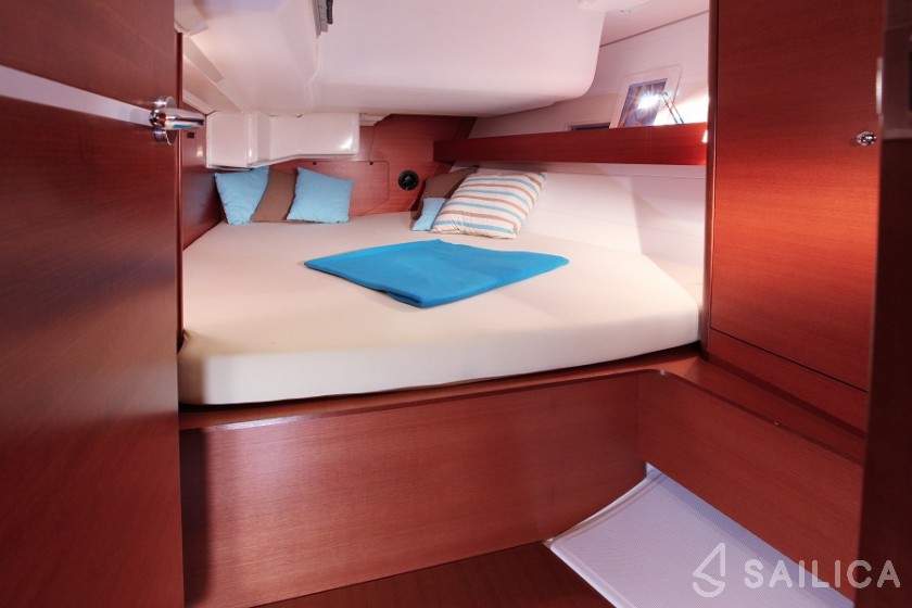 Dufour 450 GL - Yacht Charter Sailica