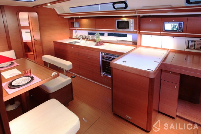 Dufour 450 GL - Yacht Charter Sailica