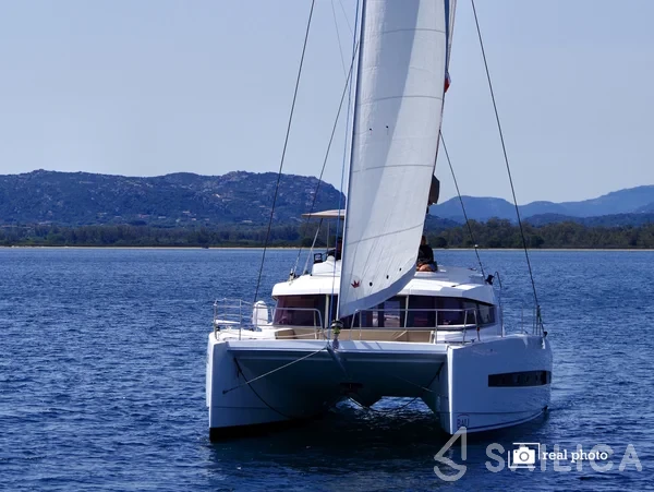 Bali 4.1 - Yacht Charter Sailica