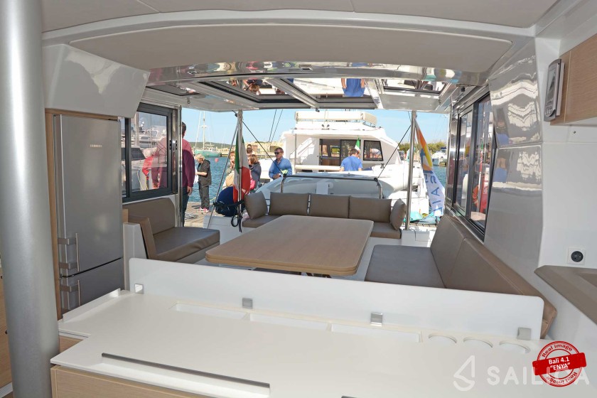 Bali 4.1 - Yacht Charter Sailica