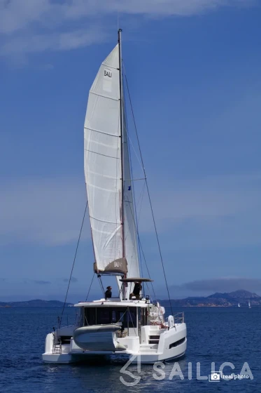 Bali 4.1 - Yacht Charter Sailica