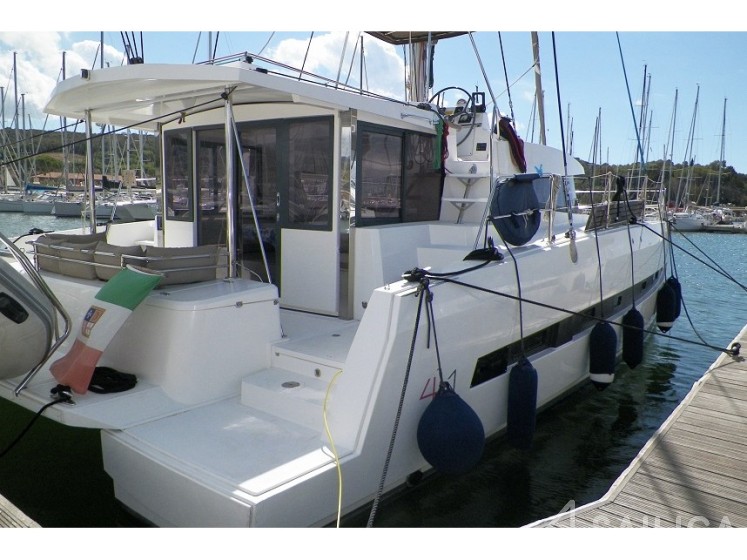 Bali 4.1 - Yacht Charter Sailica