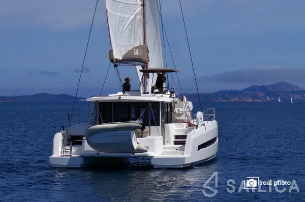 Bali 4.1 - Yacht Charter Sailica