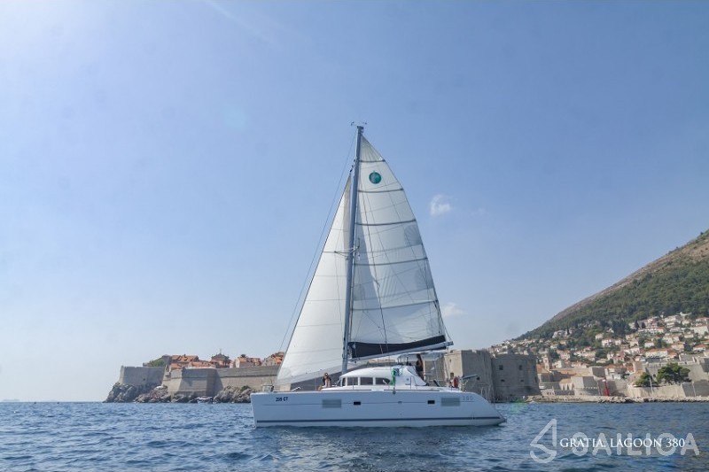 Lagoon 380 - Yacht Charter Sailica