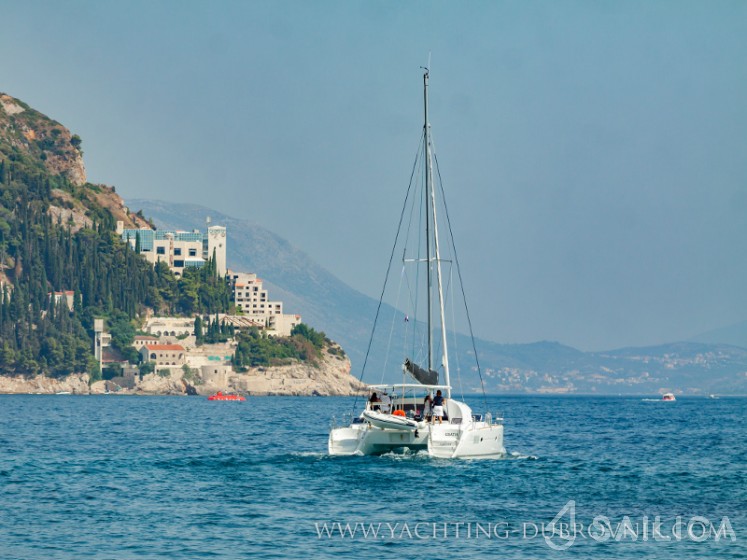 Lagoon 380 - Yacht Charter Sailica