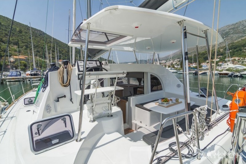 Lagoon 380 - Yacht Charter Sailica