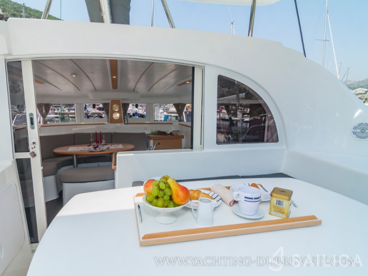 Lagoon 380 - Yacht Charter Sailica