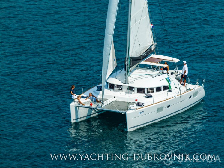 Lagoon 380 - Yacht Charter Sailica
