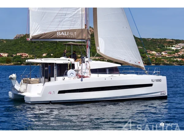 Bali 4.1 - Yacht Charter Sailica