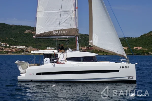Bali 4.1 - Yacht Charter Sailica
