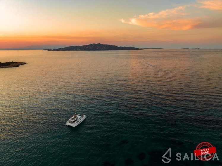 Bali 4.1 - Yacht Charter Sailica