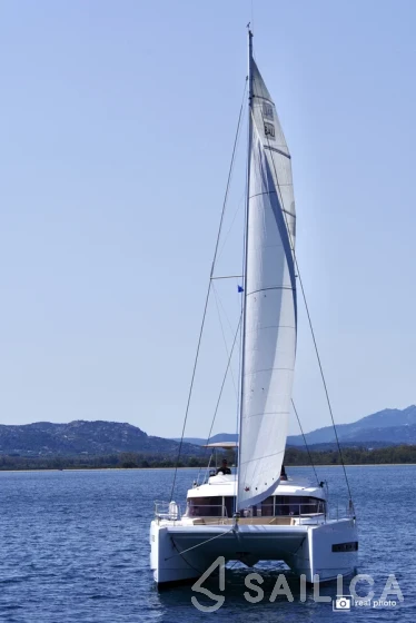 Bali 4.1 - Yacht Charter Sailica