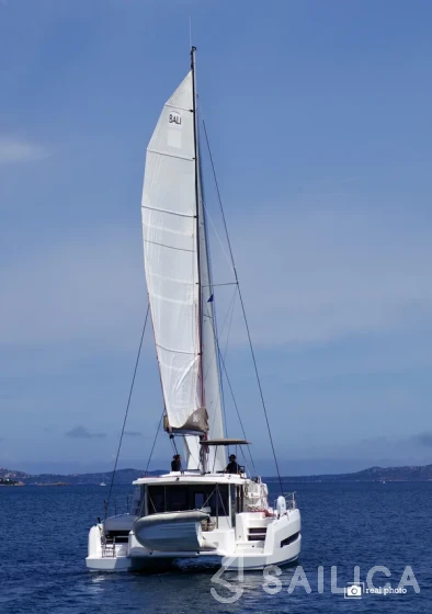Bali 4.1 - Yacht Charter Sailica