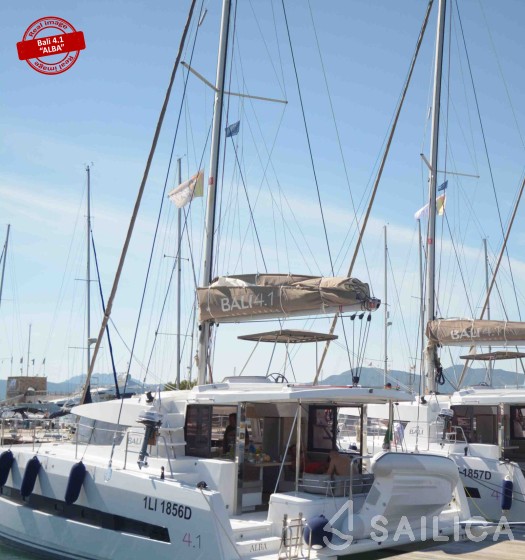 Bali 4.1 - Yacht Charter Sailica