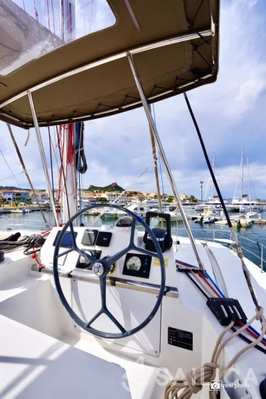 Bali 4.1 - Yacht Charter Sailica