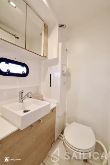 Bali 4.1 - Yacht Charter Sailica