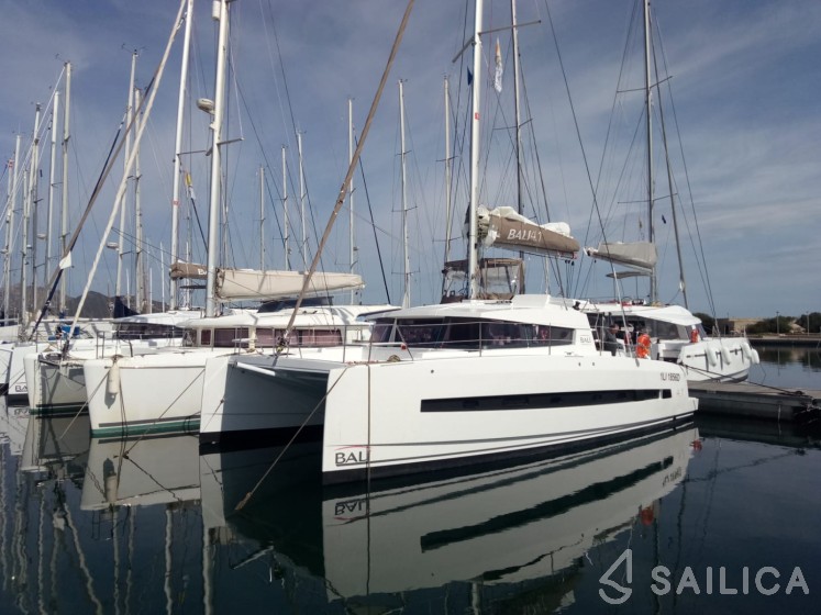 Bali 4.1 - Yacht Charter Sailica