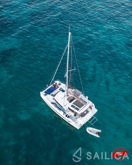 Bali 4.1 - Yacht Charter Sailica