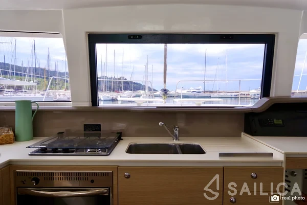 Bali 4.1 - Yacht Charter Sailica