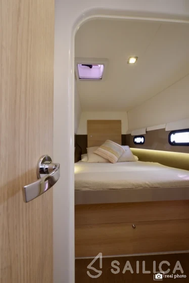 Bali 4.1 - Yacht Charter Sailica