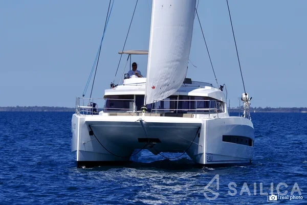 Bali 4.1 - Yacht Charter Sailica