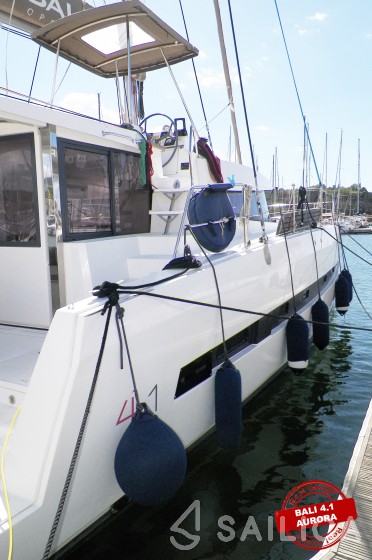 Bali 4.1 - Yacht Charter Sailica