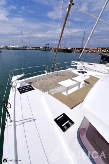 Bali 4.1 - Yacht Charter Sailica