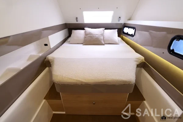 Bali 4.1 - Yacht Charter Sailica