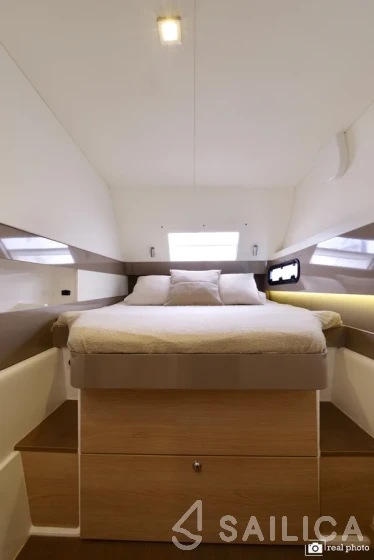 Bali 4.1 - Yacht Charter Sailica